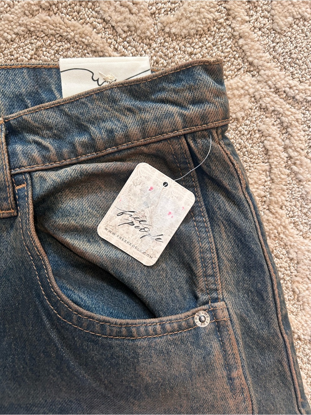 WE THE FREE mid rise barrel jeans. Lost in the Desert. NWT. - Picture 10 of 13